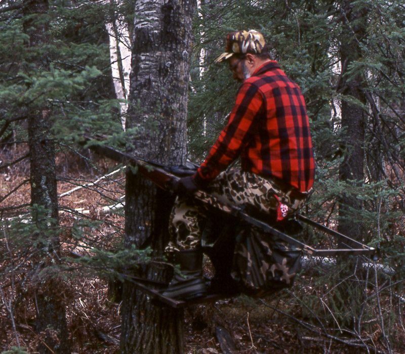 Dr Ken Nordberg's demonstrating a Tree Lounge tree stand.